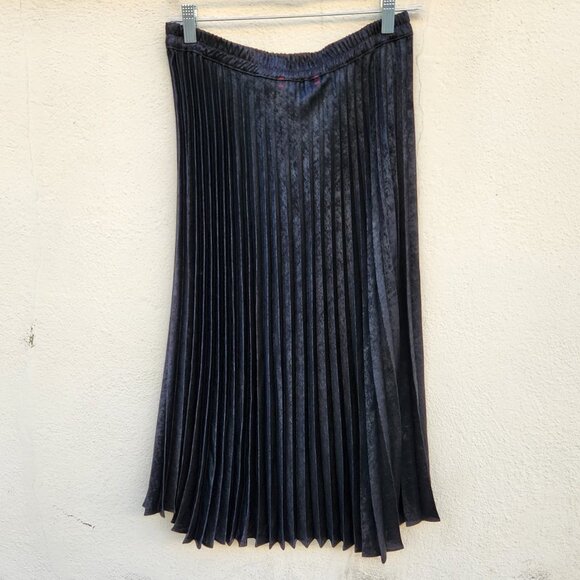 XiRena Black Pleated Sienna Skirt - Picture 3 of 5